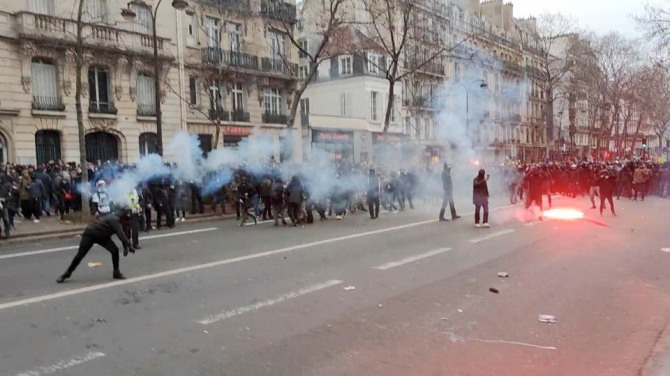 연금개혁에 반대하는 프랑스 시위대. 사진=로이터