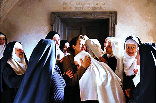 프랑스 여의사 마틸드의 시점에서 바라본 수녀들의 모습을 그린 영화 '아뉴스데이'.