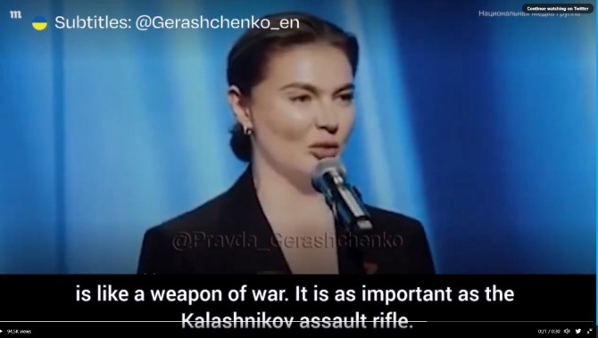 알리나 카바예바가 최근 러시아 최대 언론사 내셔널미디어그룹(NMG) 주최로 열린 행사에서 연설하고 있다. 사진=트위터