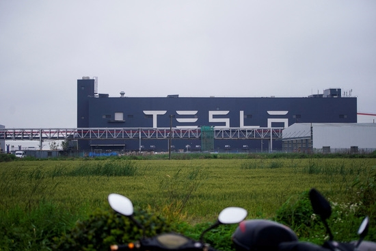 테슬라 중국 상하이 공장. 사진=로이터