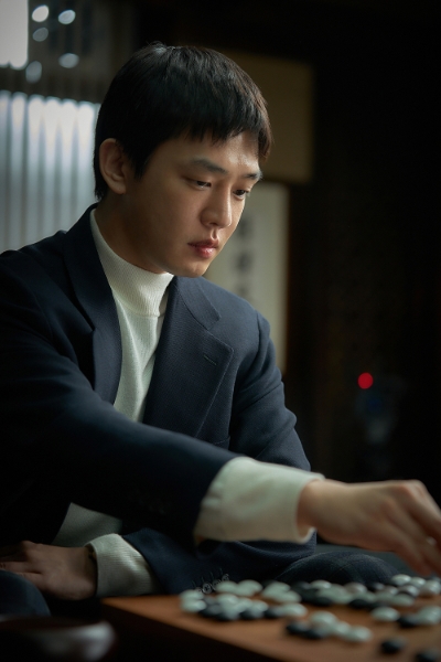 2분기 공개 예정인 영화 '승부'는 유아인의 대마초 혐의로 일정 연기가 불가피해졌다. 사진은 영화 '승부' 스틸컷. 사진=넷플릭스