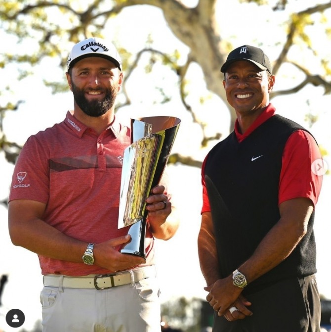 제네시스 우승자 존 람과 타이거 우즈(우측). 사진=PGA