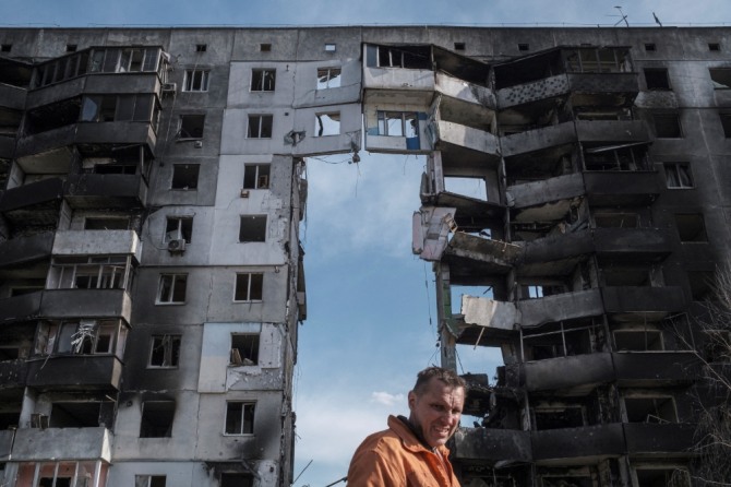 러시아의 포격으로 우크라이나 키이우 지역의 보로디얀카 건물이 파괴됐다. 한국을 비롯한 글로벌 기업들이 전쟁이 끝난 후 재건에 나설 우크라이나에 관심을 집중하고 있다. 사진=로이터