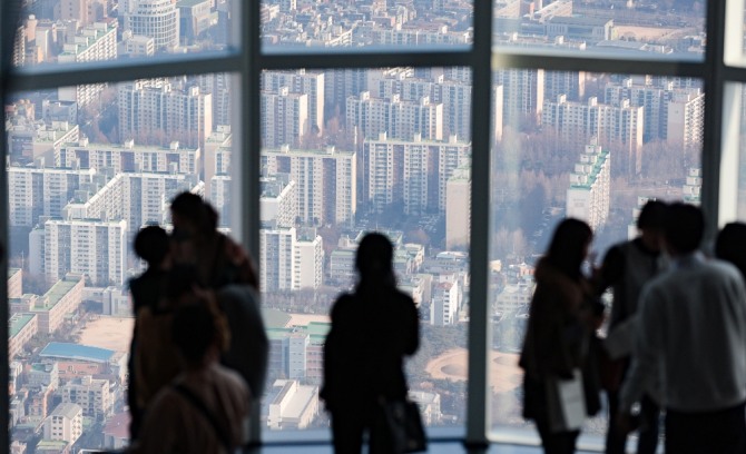 서울 송파구 롯데월드타워 전망대 서울스카이에서 바라본 송파구 일대 아파트의 모습. 사진=연합뉴스