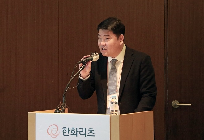 박성순 한화자산운용 리츠사업본부장이 간담회에서 설명을 하고 있다. 사진=한화자산운용