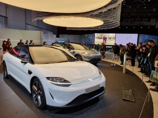 소니가 지난해 1월 5일 미국 네바다주 라스베이거스에서 열린 세계 최대 IT·가전제품박람회(CES 2022)에서 전기차 컨셉인 '비전-S 91'과 SUV급 전기차 컨셉인 '비전-S'를 선보였다. 사진=뉴시스