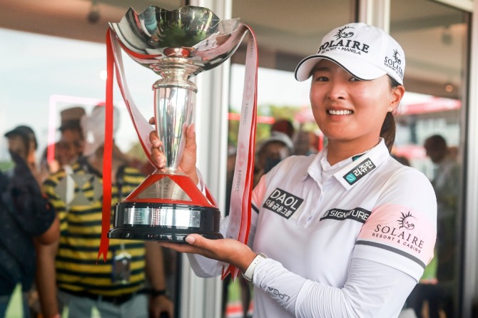다올금융그룹 후원선수인 여자 프로골퍼 고진영(28)이 미국여자프로골프(LPGA) 투어 HSBC 월드챔피언십(총상금 180만 달러)에서 2년 연속 우승했다.  사진=뉴시스