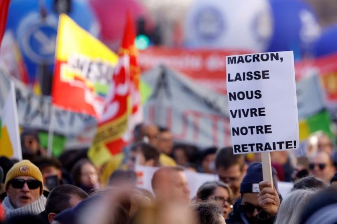 프랑스 노조가 제 6차 시위에서 '프랑스를 멈춰세울 것'을 선언했다. 사진=로이터