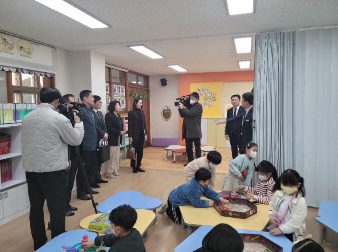 늘 봄처럼 따뜻한 학교,「늘봄학교」현장을 찾아가다!(구미왕산초 방문 사진) / 경북교육청