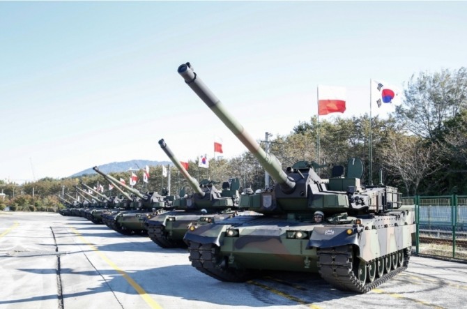 한국은 K2 흑표 전차와 K-9 자주포를 폴란드에 수출했다. 