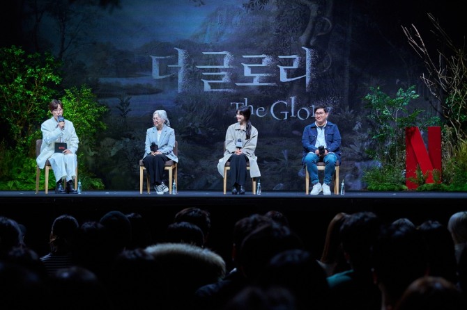 넷플릭스 '더 글로리' 파트2가 10일 오후 5시에 전편 공개된다. 사진은 8일 진행한 팬 GV 모습. 사진=넷플릭스