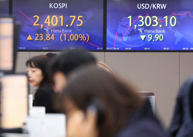 서울 중구 하나은행 딜링룸. 사진=연합뉴스