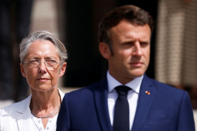 이마뉘엘 마크롱 프랑스 대통령(오른쪽)과 엘리자베트 보른 프랑스 총리. 사진=로이터