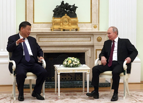 블라디미르 푸틴 러시아 대통령과 시진핑 중국 국가주석이 20일(현지 시각) 러시아 모스크바 크렘린에서 만나고 있다. 사진=로이터