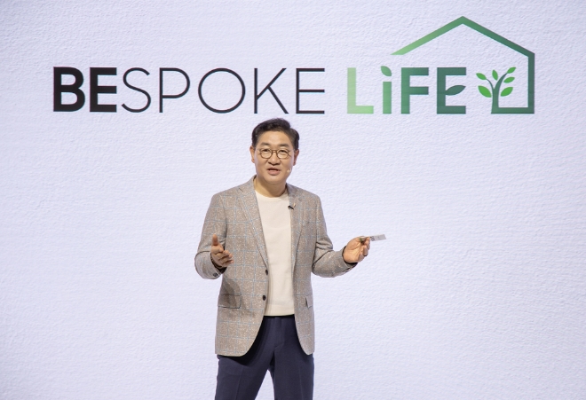 한종희 삼성전자 DX부문장 부회장이 21일 서울시 중구 커뮤니티 하우스 '마실'에서 열린 '비스포크 라이프(BESPOKE Life)' 미디어데이에 참석해 기조연설을 하고 있다. 사진=삼성전자