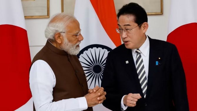 인도 총리 나렌드라 모디와 만난 일본 총리 기시다 후미오. 사진=로이터