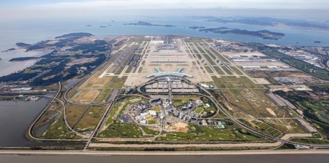 인천공항이 29일 개항 22주년을 맞았다. 인천공항 건설 완료 후 전경. 사진=인천국제공항공사