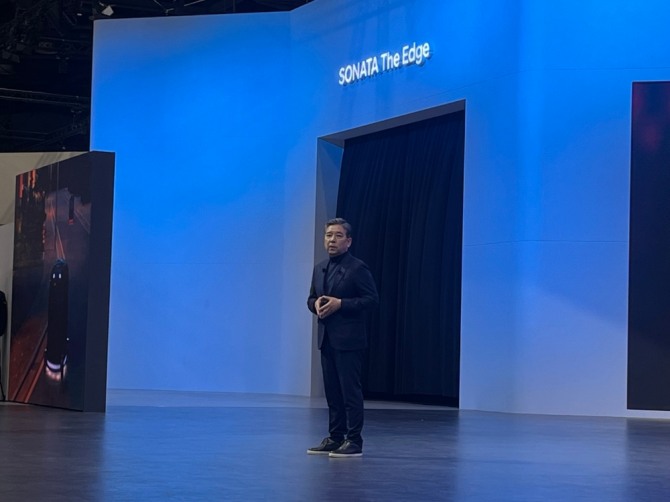 장재훈 현대차 사장이 30일 경기도 고양 킨텍스에서 열린 2023 서울모빌리티쇼 미디어데이에서 인사말을 하고 있다. 사진=김정희 기자