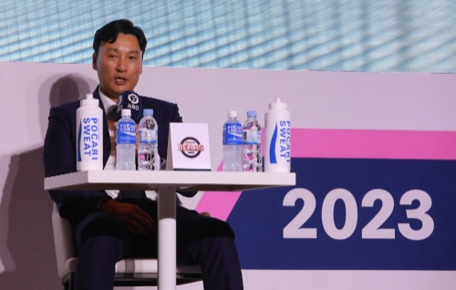 2023 KBO 미디어데이에서 이승엽 두산베어스 감독이 질의응답을 하고 있다. 사진=동아오츠카.