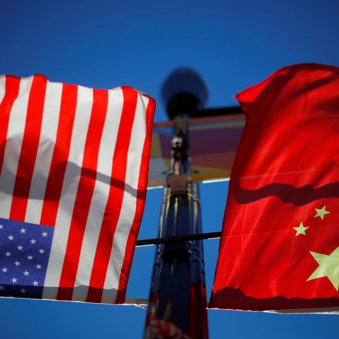 미국과 중국이 재세계화를 두고 치열한 경쟁을 벌이고 있다. 중국은 일대일로를 통해 전 세계에 투자하면서 영향력을 확대하고 있다. 사진=로이터