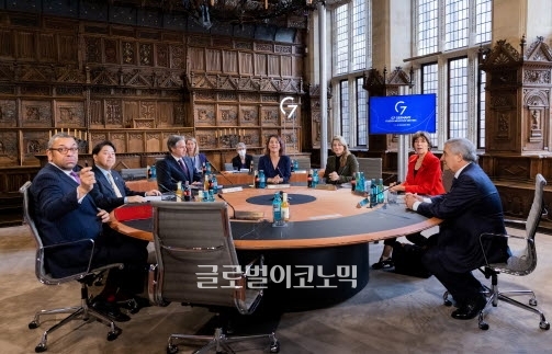 G7 통상 장관들이 중국의 경제적 압력에 단호히 대처하기로 했다. 