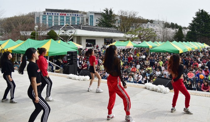 조폐공사 화폐박물관은 코로나 19로 4년 만에 화폐박물관 광장에서 봄맞이 행복장터를 개최한다. 자료사진=한국조폐공사