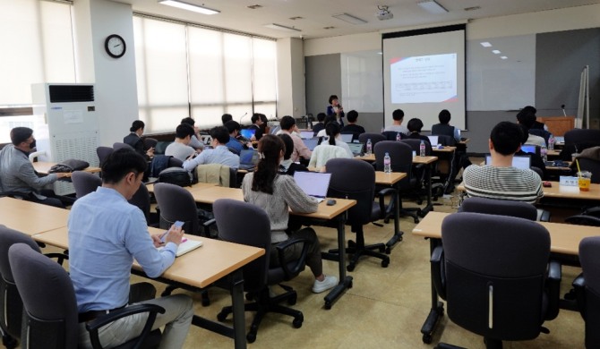 서울 영테크 상담사로 선정된 CFP·AFPK 자격자들이 한국FPSB 강의실에서 전문 교육을 받고 있다. 사진=한국FPSB