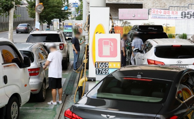 서울 시내의 한 알뜰주유소. 사진=뉴시스