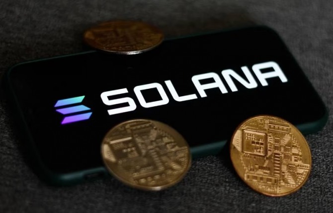 솔라나의 SOL코인이 11일 14% 급등해 월간 최고치인 23달러에 도달했다. 사진=로이터