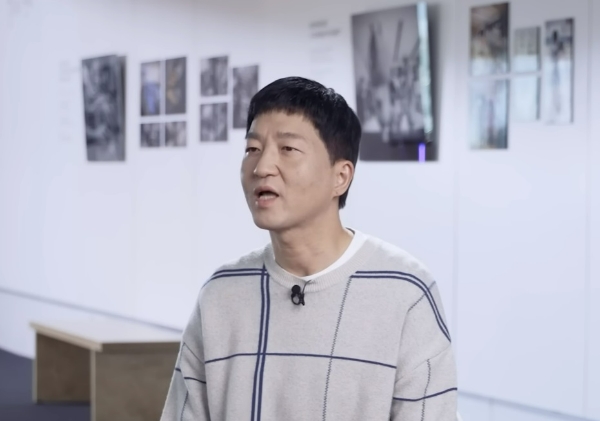 '프로젝트M(가칭)' 개발자 토크 영상에서 유승현 프로듀서가 게임에 대해 설명하고 있다. 사진=엔씨소프트 공식 유튜브