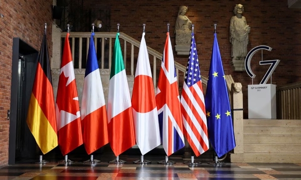 세계 주요 7개국(G7)과 유럽연합(EU) 깃발이 나란히 늘어선 모습. 사진=로이터