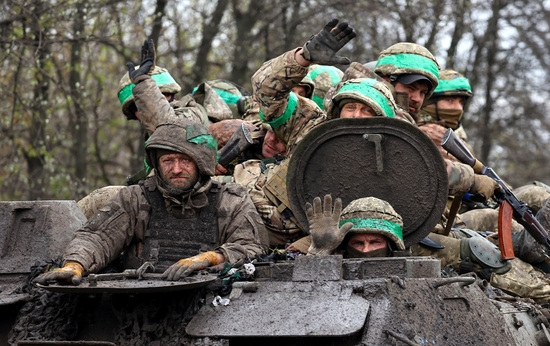 바흐무트 인근에서 격렬한 전투를 마치고 돌아온 우크라이나군. 사진=로이터