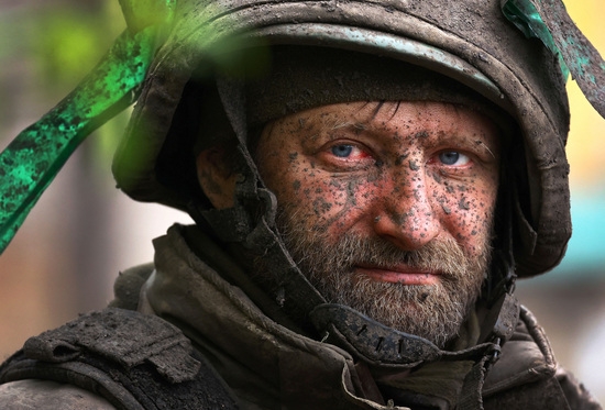 바흐무트 인근에서 격렬한 전투를 마치고 돌아온 우크라이나 군인의 모습. 사진=로이터