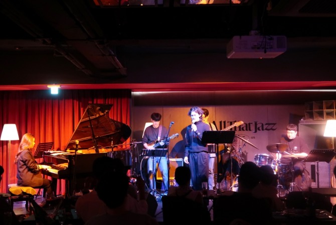 올댓재즈에서 무대를 선보이고 있는 피아니스트 배장은. 사진=뮤직카우