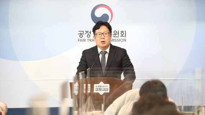 신용희 공정거래위원회 기업결합과장은 지난 3월 9일 세종시 정부세종청사에서 지난해 기업결합 심사가 1027건에 달하면서 앞서 2021년에 이어 2년 연속 1000건을 돌파했다고 밝히고 있다. 사진=뉴시스
