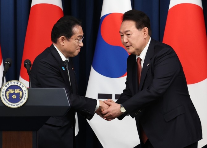 윤석열 대통령과 기시다 후미오 일본 총리. 사진=연합뉴스