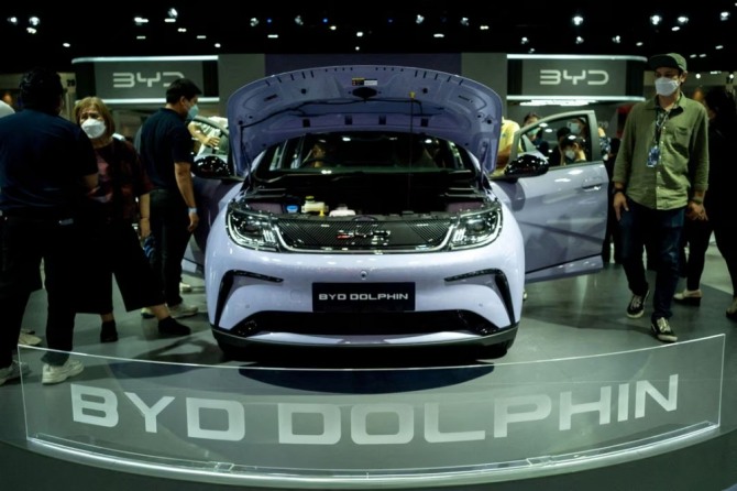 태국 방콕 모터쇼에서 전시된 중국 전기차 제조업체 비야디의 전기차 모델 '돌핀'. 사진=로이터