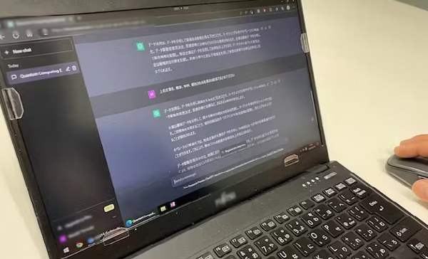 챗GPT를 다운받아 업무에 활용하는 모습. 사진=닛케이 캡처