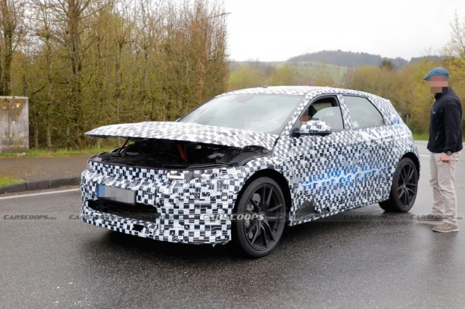 최근 독일에서 시험운행 중 카메라에 포착된 현대 아이오닉5N 시제품. 사진=카스쿱