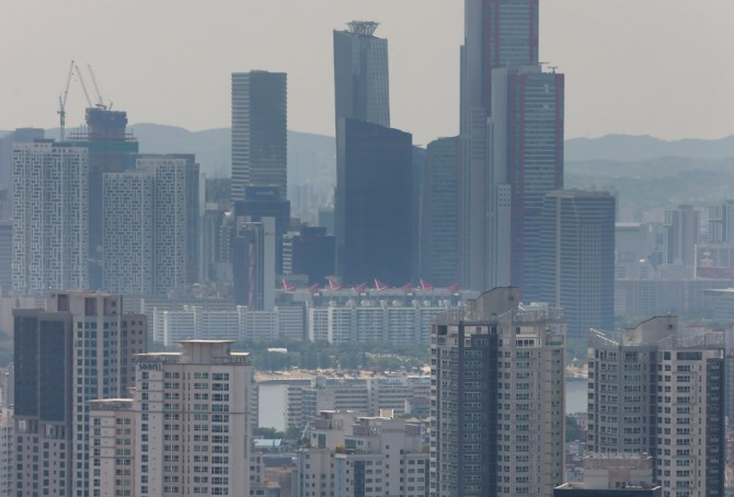 서울 남산에서 바라본 도심 아파트 단지 전경. 사진=연합뉴스 