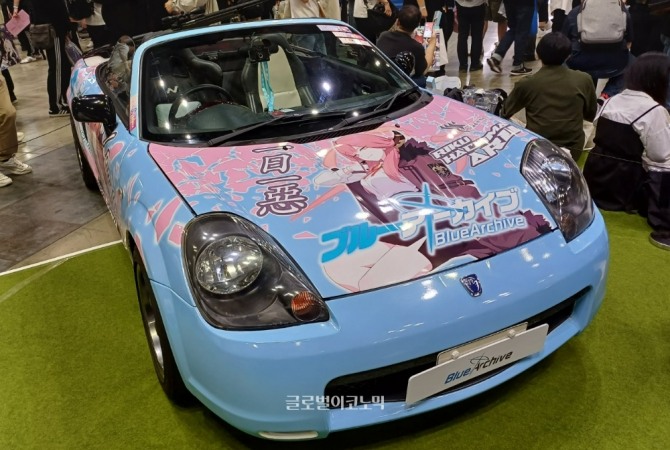 블루 아카이브의 캐릭터 '리쿠하치마 아루'를 테마로 한 이타샤 차량. 사진=이원용 기자