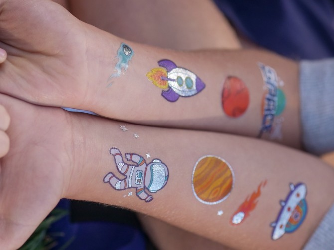 타투 스티커를 제대로 제거하지 않으면 각종 피부 질환의 원인이 된다. 자료=글로벌 이코노믹