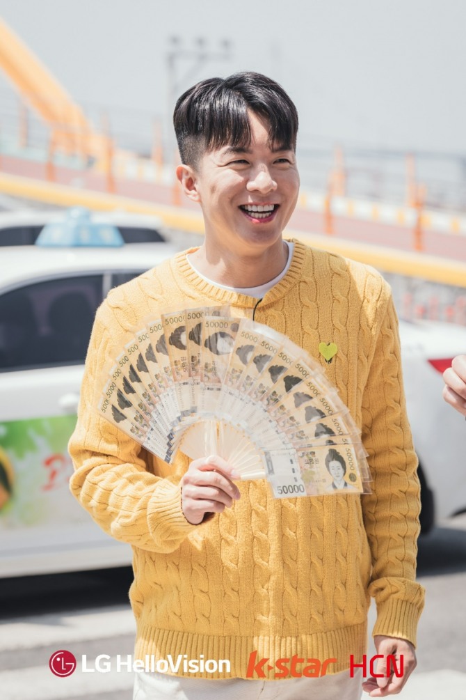 LG헬로비전 지역채널 신규 예능 태군노래자랑 MC를 맡은 가수 나태주. 사진=LG헬로비전