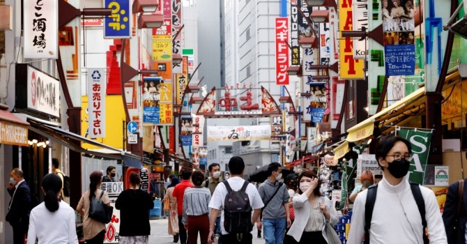 '투자 귀재' 워런 버핏이 일본상사 주식을 매수한 것을 계기로 일본 경제가 살아나고 있다. 사진=로이터