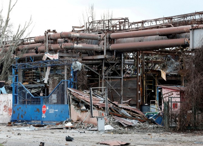 러시아의 우크라이나 침고으로 파괴된 제철소 시설. 사진=로이터