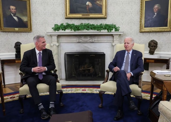 조 바이든 미국 대통령과 케빈 매카시 하원의장. 사진=로이터