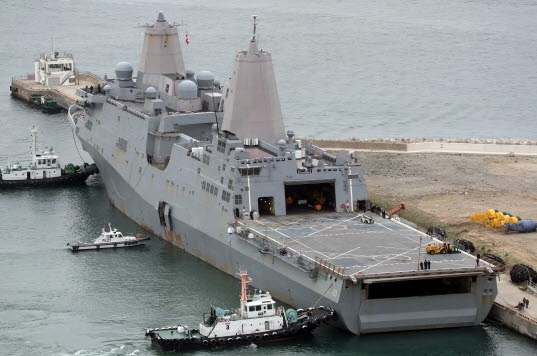 미국이 주일 미 해군 군함의 수리를 일본에서 할 것을 검토 중이다. 