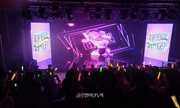 러브다이아가 쇼케이스에서 공개한 신곡 'LUV TAP'의 뮤직 비디오 중 멤버 '빙하유'의 파트. 사진=이원용 기자
