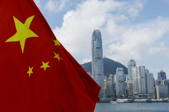 중국 공산당이 홍콩의 자율성을 침해하는 법률을 통과시키면서 홍콩의 경제적 가치가 무시되고 있다. 이로 인해 홍콩의 경제 쇠퇴 가능성과 함께 중국 본토 선전이 크게 영향을 받을 것으로 보인다. 사진=로이터