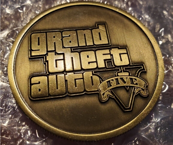 '그랜드 테프트 오토(GTA) 5' 로고가 새겨진 금속 동전 굿즈. 사진=락스타 게임즈